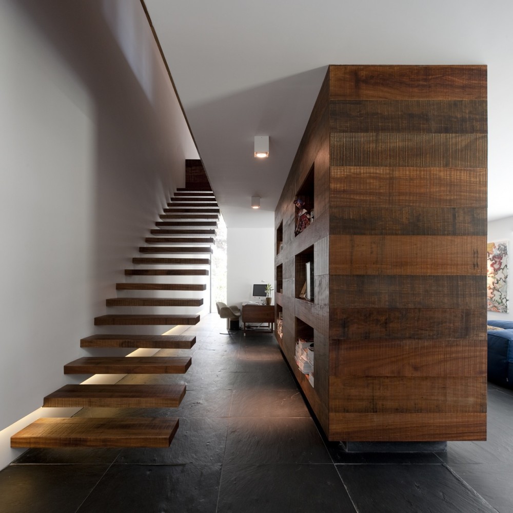 House In Estoril / Frederico Valsassina Arquitectos