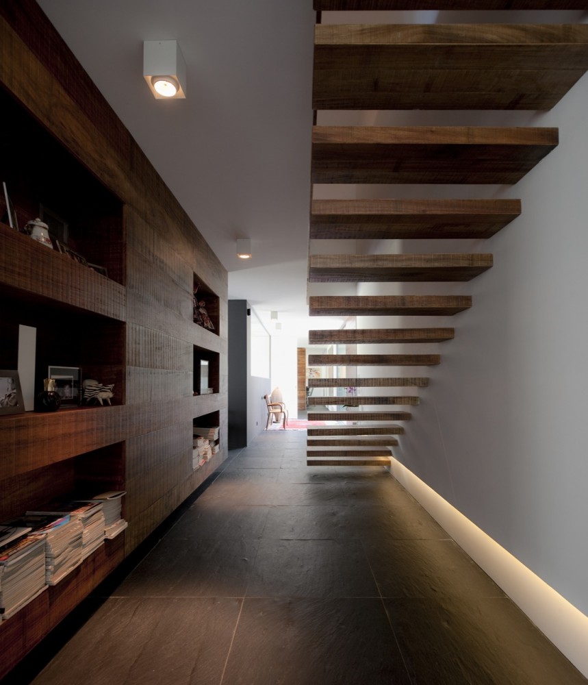 House In Estoril / Frederico Valsassina Arquitectos