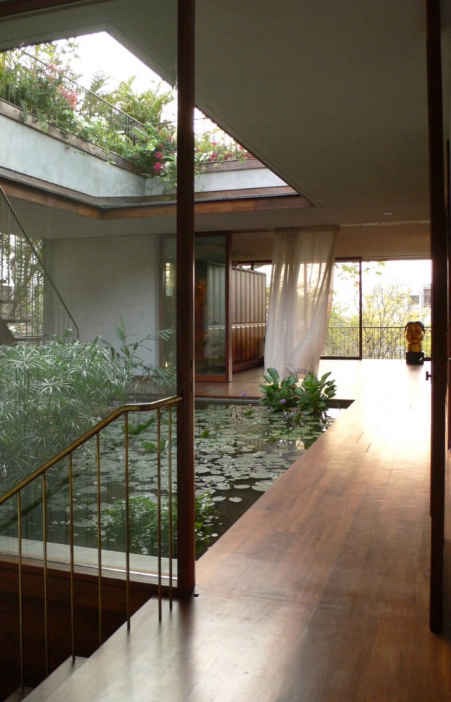 House on Pali Hill / Studio Mumbai