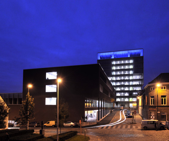 “Three in a Row” MAS Founder Pavilions / Crepain Binst Architecture