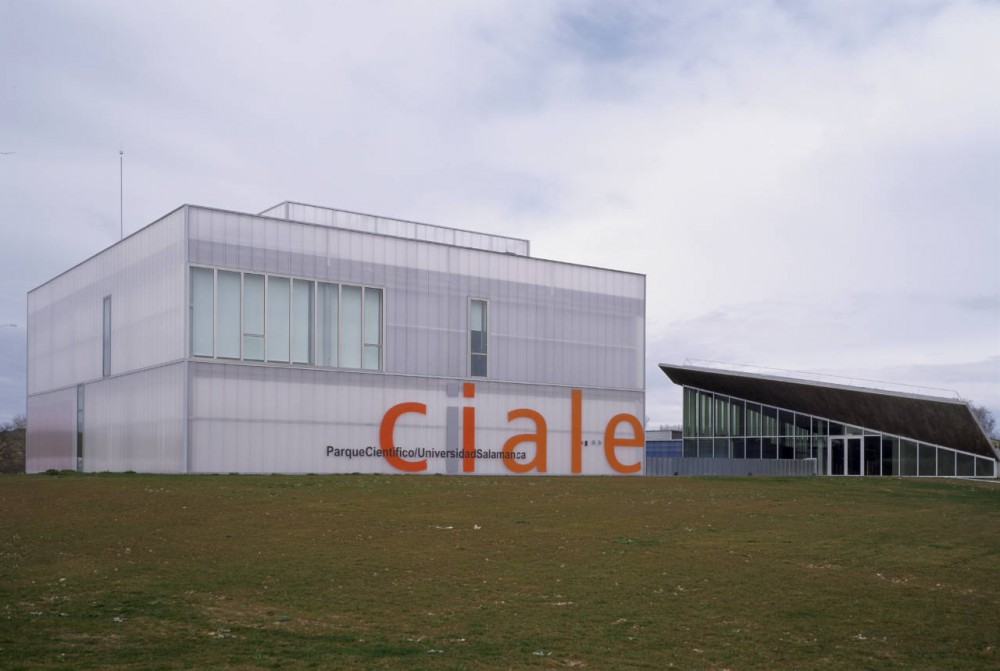 Spanish-Portuguese Agricultural Research Center (CIALE) / Canvas Arquitectos
