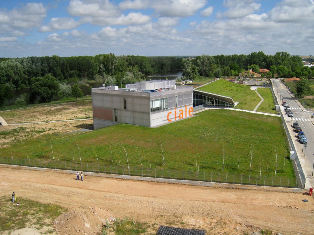 Spanish-Portuguese Agricultural Research Center (CIALE) / Canvas Arquitectos