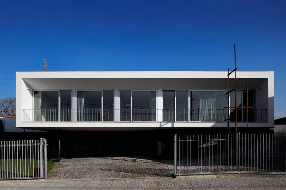 House In Sobral / Nelson Resende