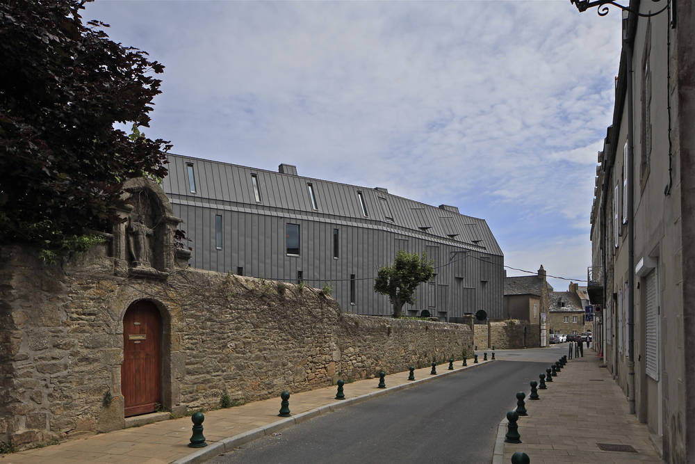 Institute of Marine Genomics / Barré Lambot Architectes