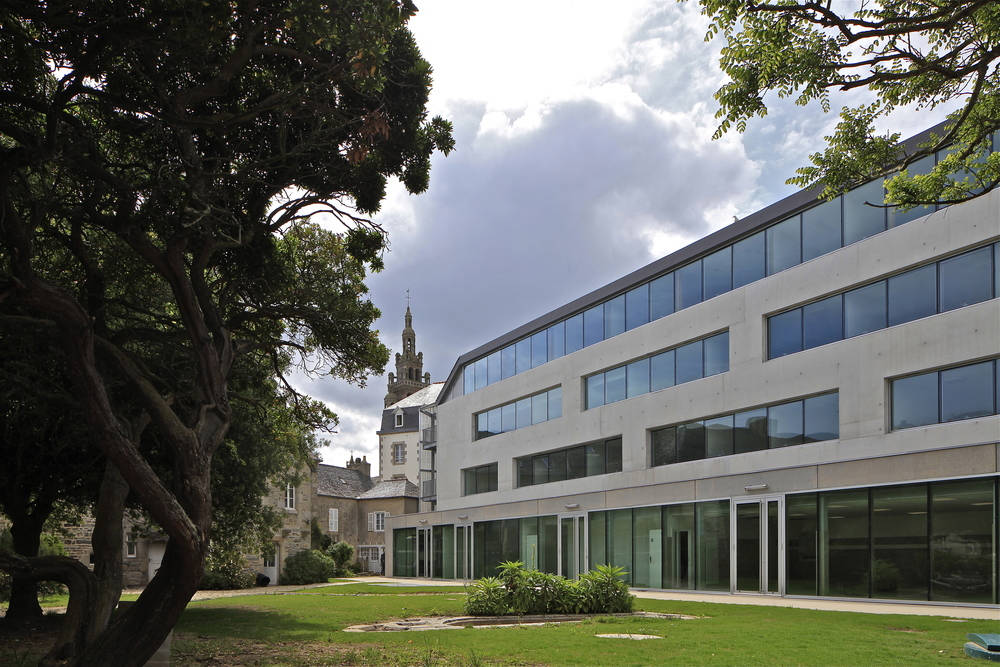 Institute of Marine Genomics / Barré Lambot Architectes