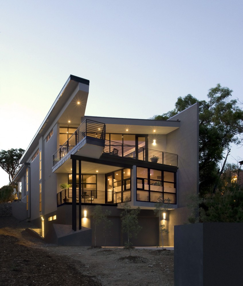 Fractured House / Studio H:T