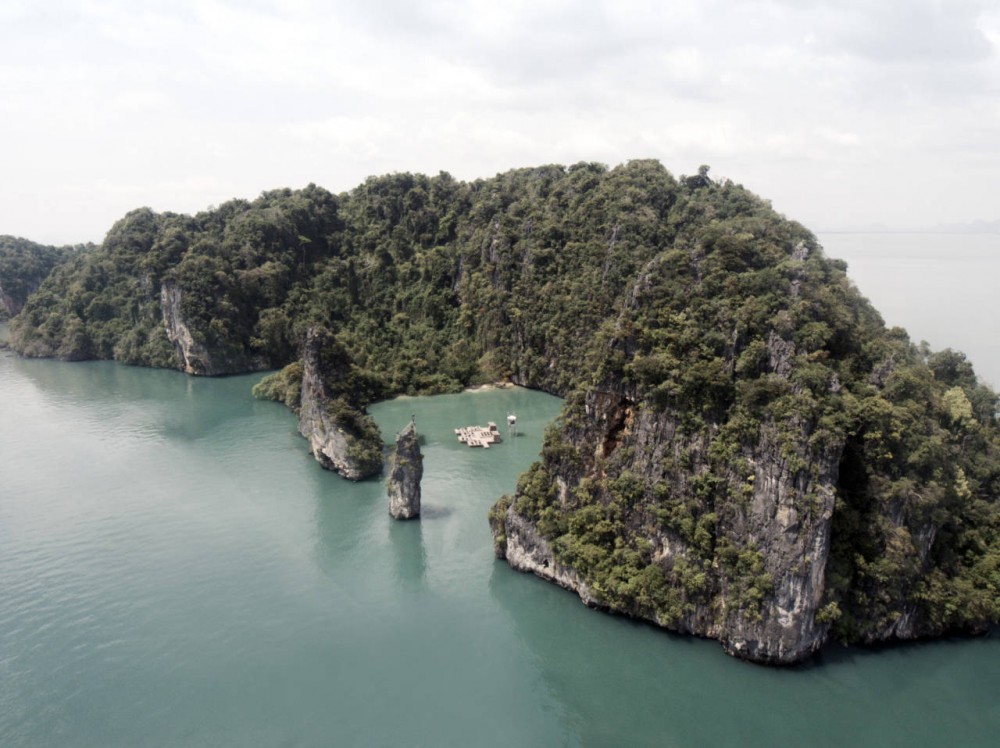 Archipelago Cinema / Buro Ole Scheeren + Film on the​ Rocks Yao Noi Foundation
