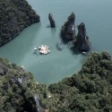Archipelago Cinema / Buro Ole Scheeren, Film on the​ Rocks Yao Noi Foundation © Piyatat Hemmatat