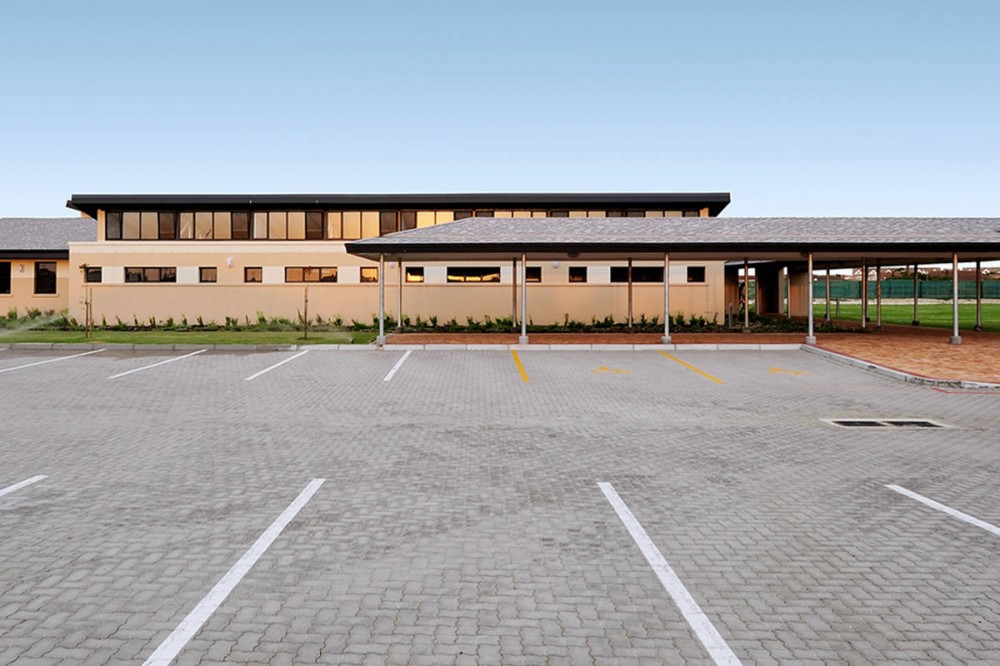 Blouberg International School / Luis Mira Archi​tects & Plus Arquitectura