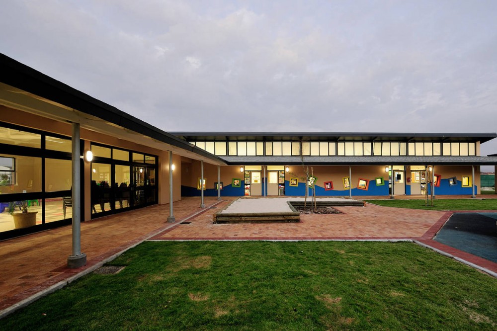 Blouberg International School / Luis Mira Archi​tects & Plus Arquitectura