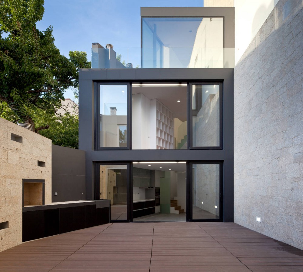 Frei Sebastião House / AFR