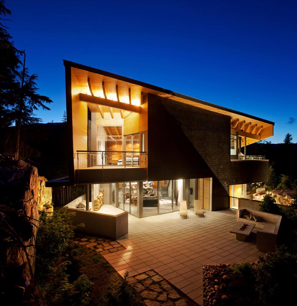 Whistler Residence / BattersbyHowat Architects