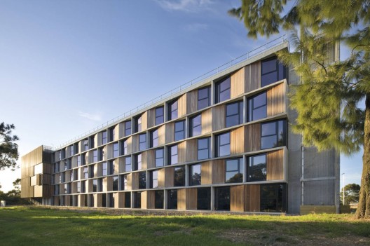 Monash University Student Housing / BVM Architects