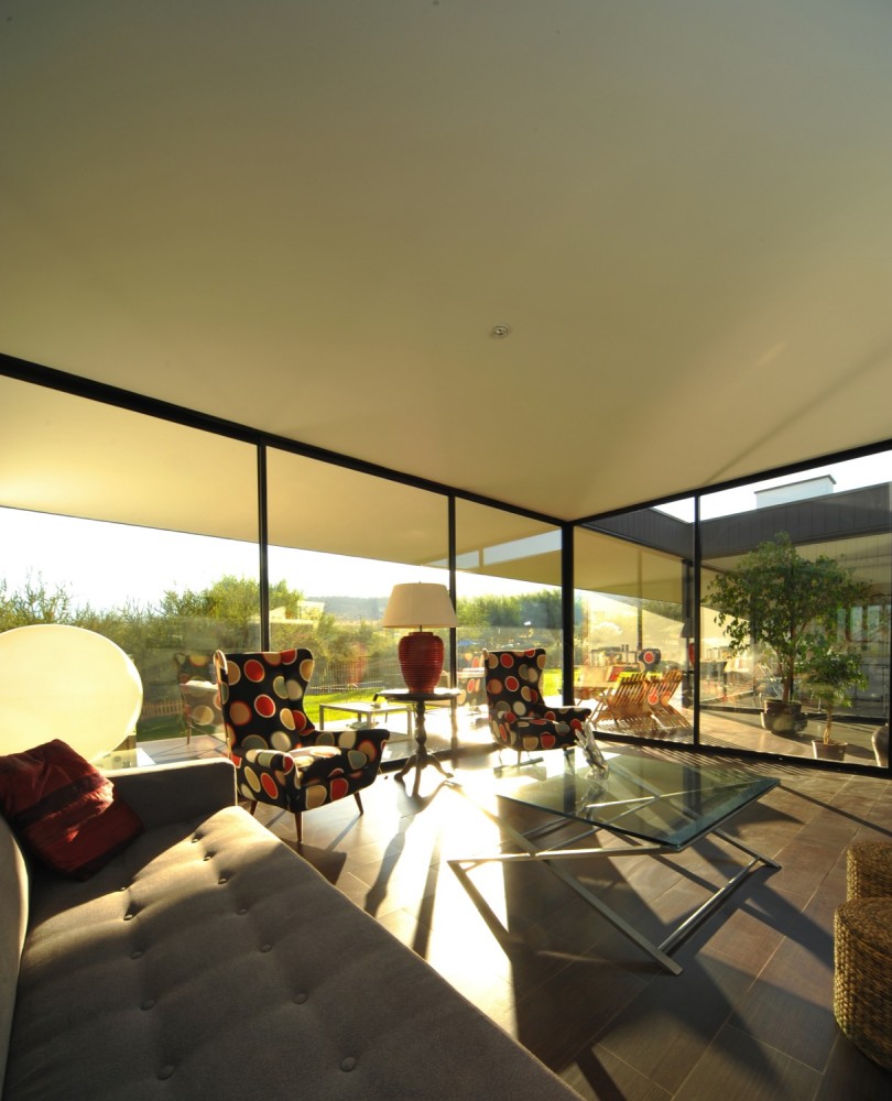 House in Piedra Roja / Riesco + Rivera