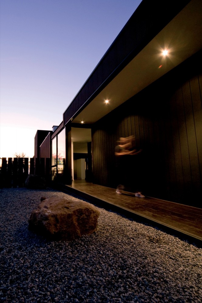 House in Piedra Roja / Riesco + Rivera