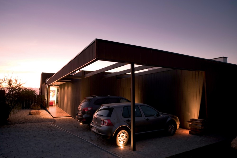 House in Piedra Roja / Riesco + Rivera