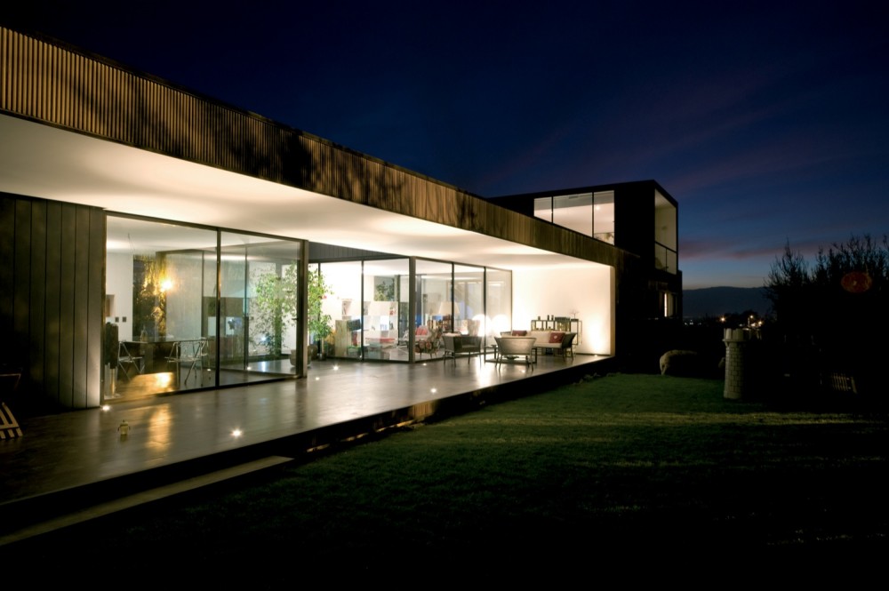 House in Piedra Roja / Riesco + Rivera