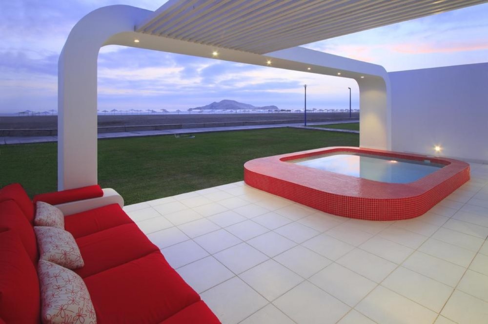 House in Beach Palabritas / Metropolis