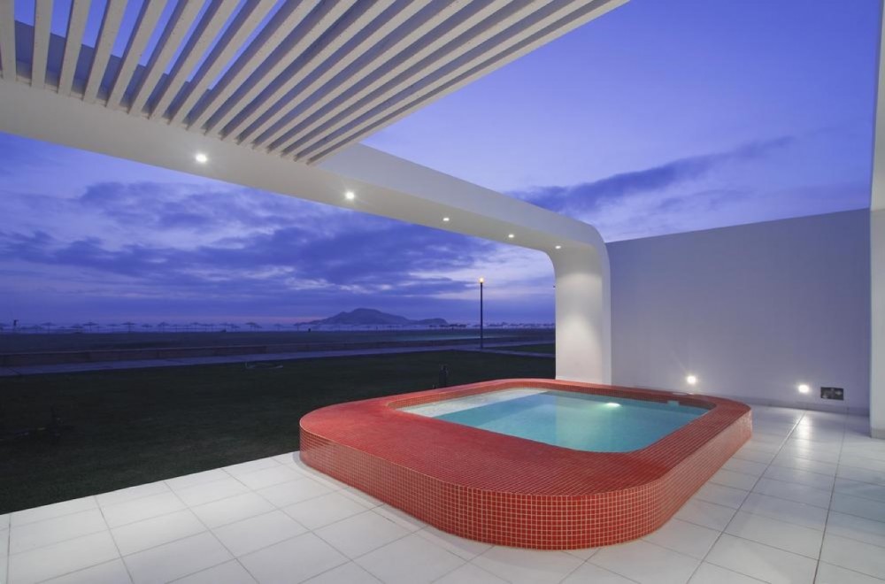 House in Beach Palabritas / Metropolis