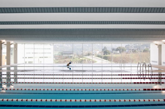 Swimming Pools For Vigo University / Francisco Mangado