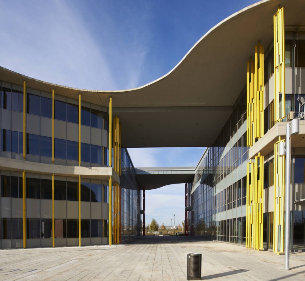The Ronda Building / Estudio Lamela