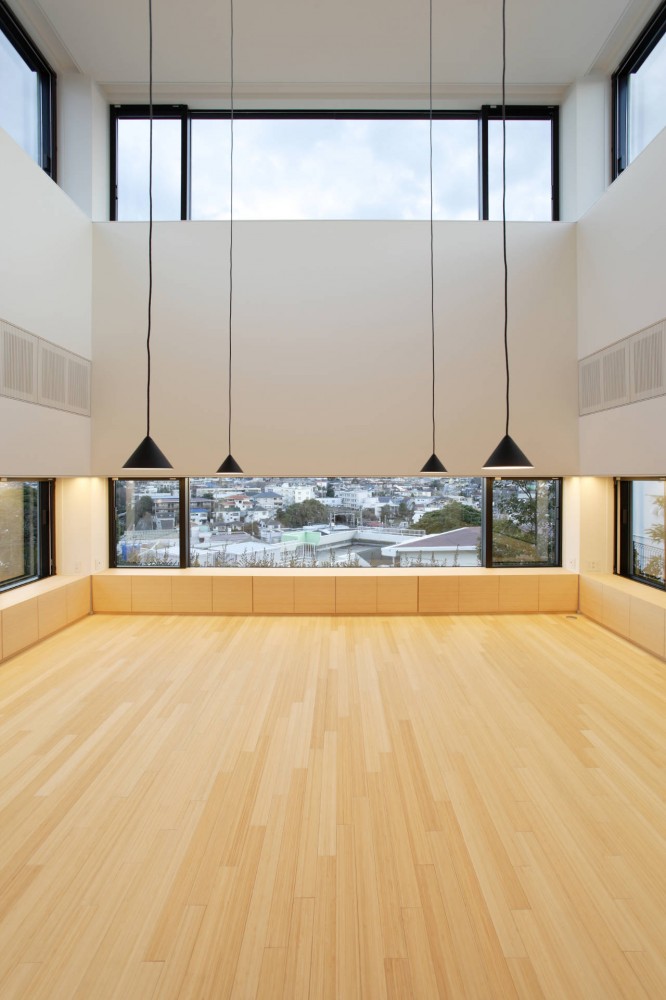 House on the Bluff / Edward Suzuki Associates