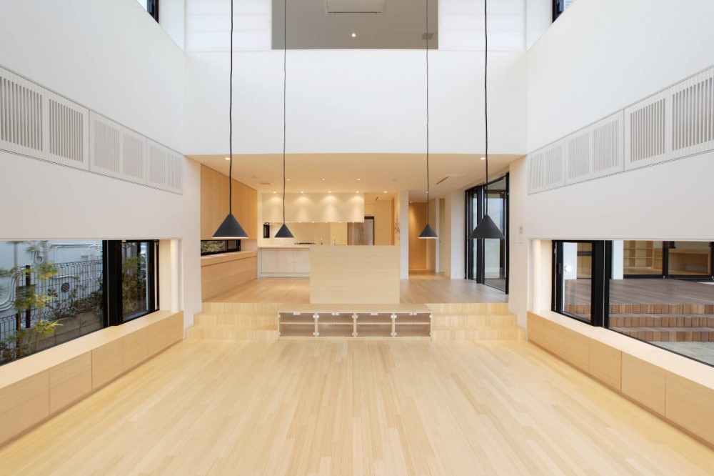 House on the Bluff / Edward Suzuki Associates