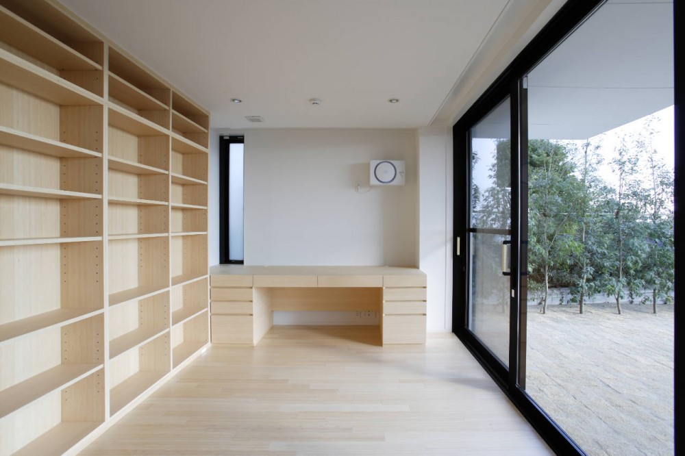 House on the Bluff / Edward Suzuki Associates