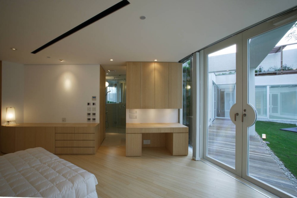 House Like a Museum / Edward Suzuki Associates