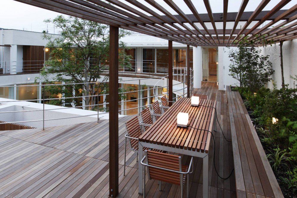 House Like a Museum / Edward Suzuki Associates