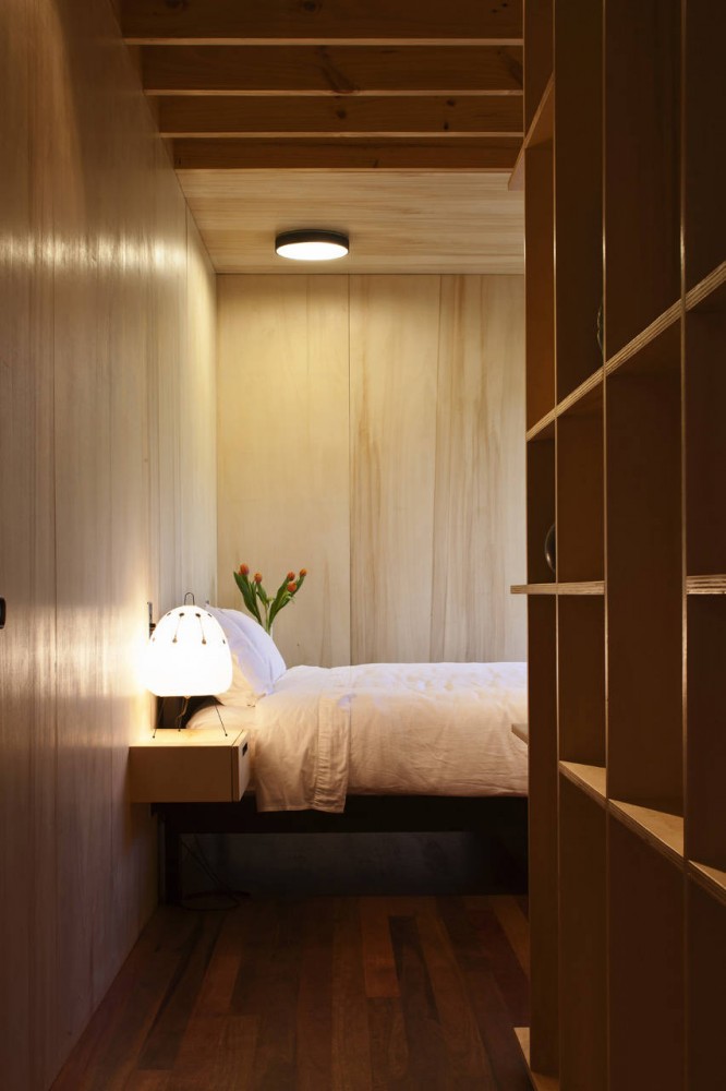 Under Pohutukawa / Herbst Architects