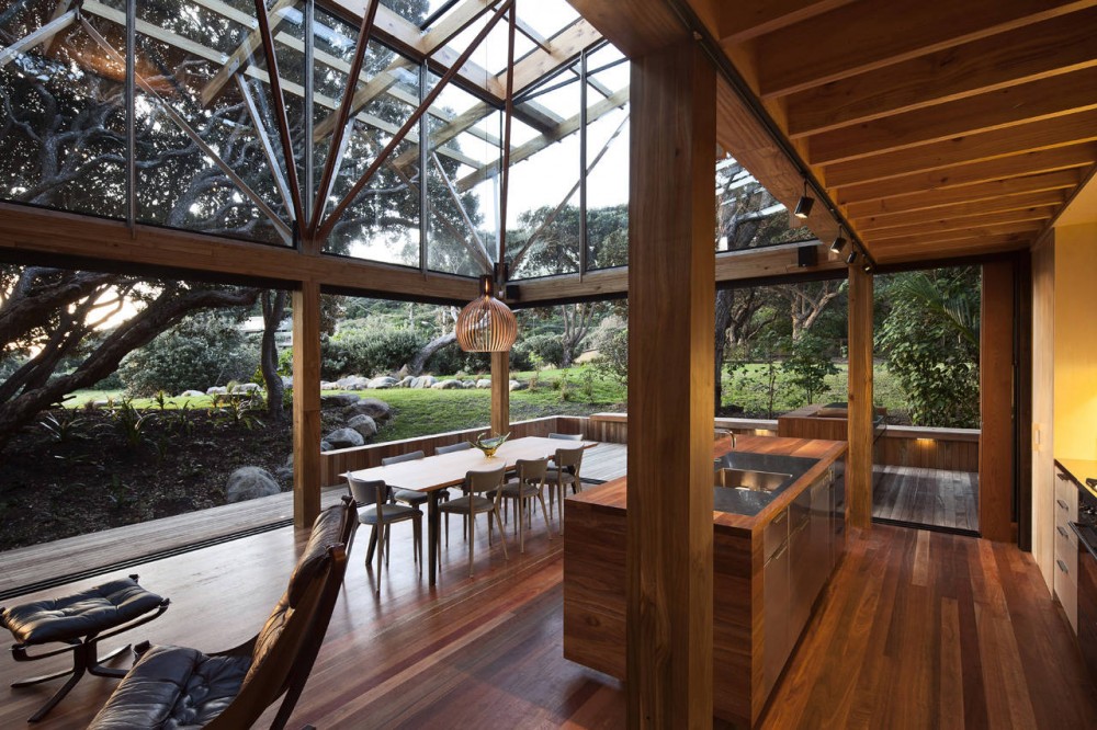Under Pohutukawa / Herbst Architects © Patrick Reynolds