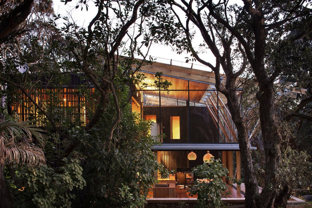 Under Pohutukawa / Herbst Architects