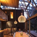 Under Pohutukawa / Herbst Architects Under Pohutukawa / Herbst Architects © Patrick Reynolds