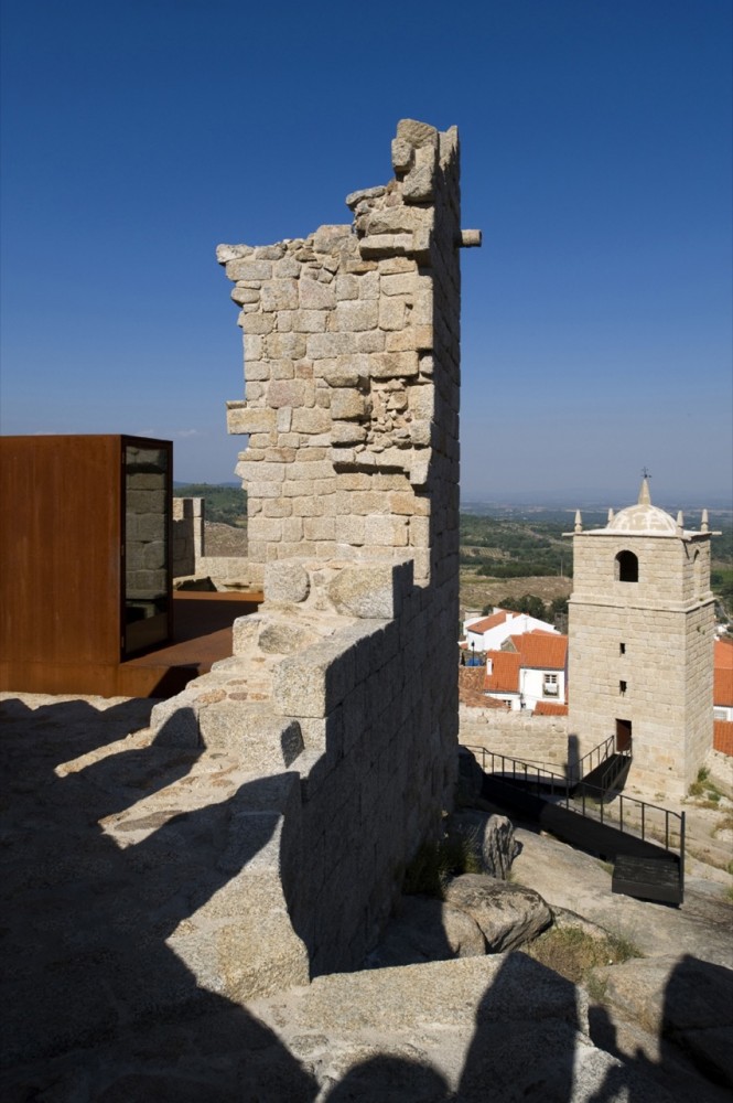 Castelo Novo Castle / COMOCO