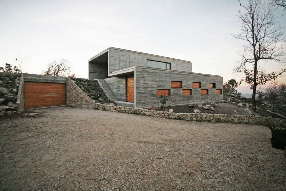 House in Serra de Freita / Oficina d’Arquitectura