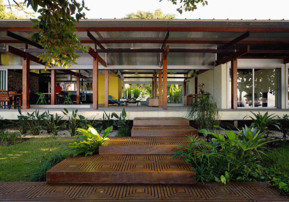 House In Praia Preta / Nitsche Arquitetos Associados