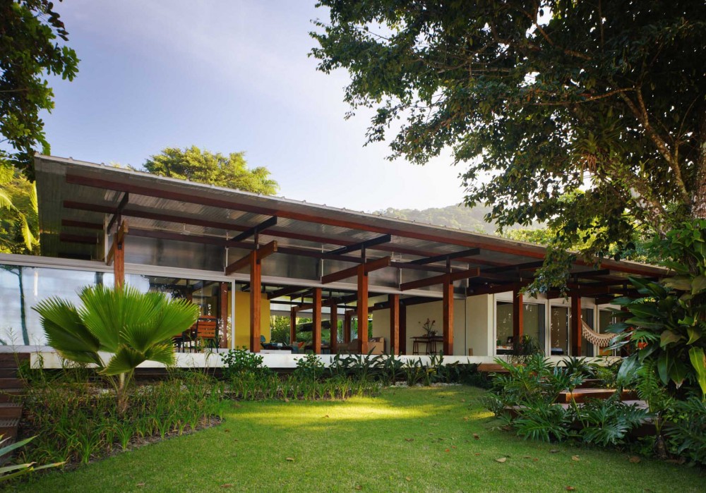House In Praia Preta / Nitsche Arquitetos Associados
