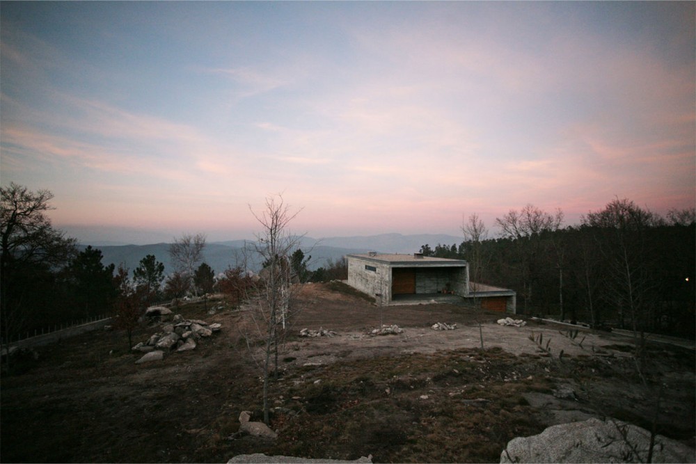 House in Serra de Freita / Oficina d’Arquitectura