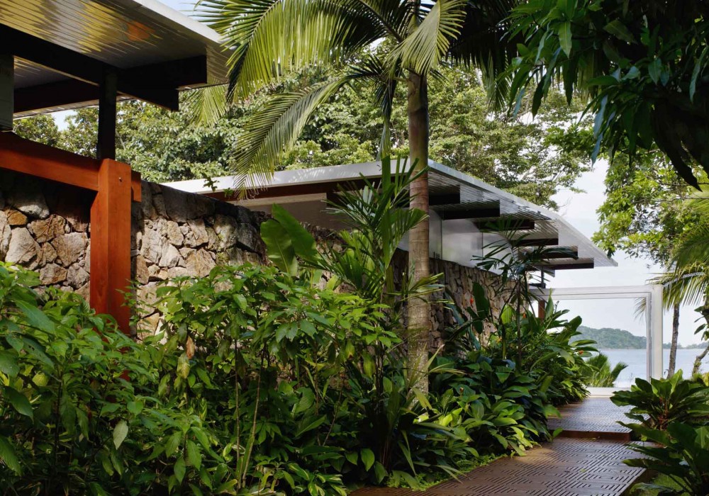 House In Praia Preta / Nitsche Arquitetos Associados