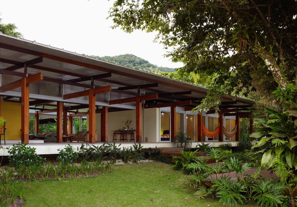 House In Praia Preta / Nitsche Arquitetos Associados