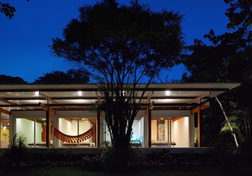 House In Praia Preta / Nitsche Arquitetos Associados