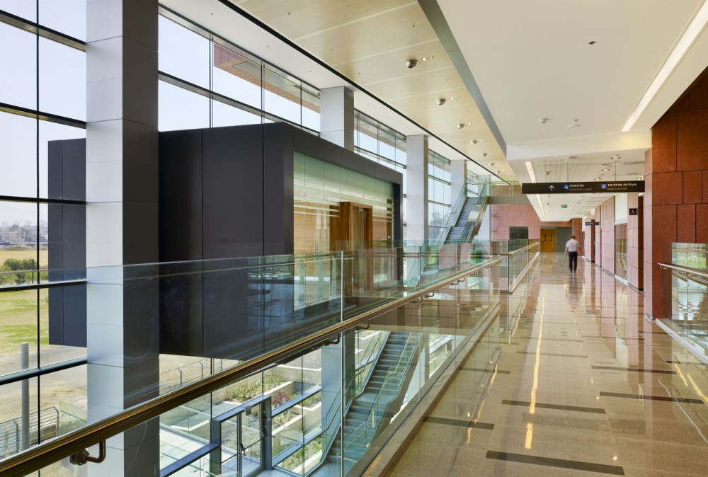 Assuta Medical Center / Zeidler Partnership Architects + Moore Architects + M. Brestovisky Architects