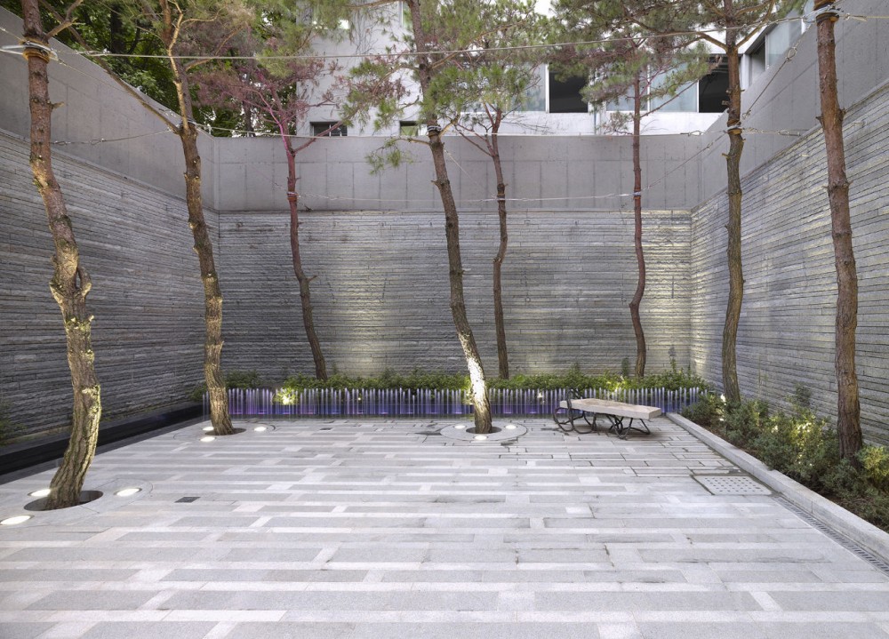 Embassy Of Canada In Korea / Zeidler Partnership Architects