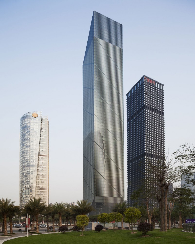 Leatop Plaza / Murphy/Jahn