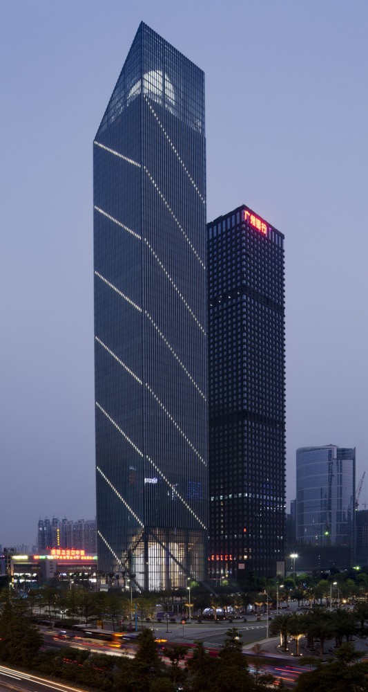 Leatop Plaza / Murphy/Jahn