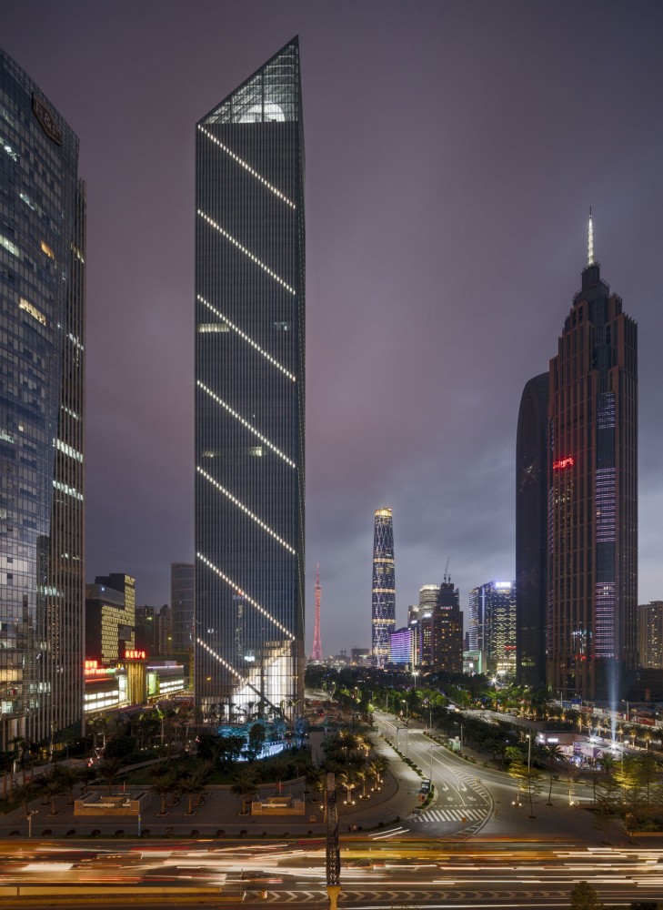 Leatop Plaza / Murphy/Jahn