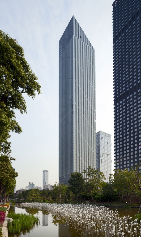Leatop Plaza / Murphy/Jahn