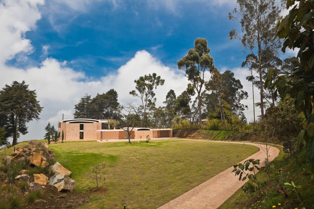 Family House in Medellin / Oscar Mesa
