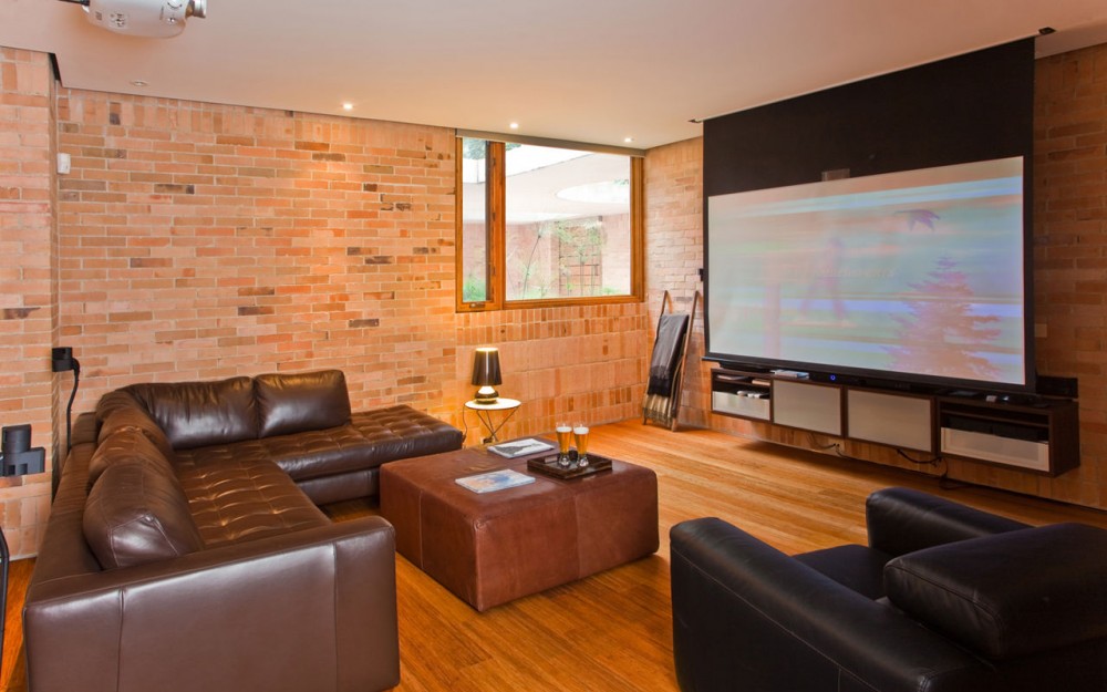 Family House in Medellin / Oscar Mesa